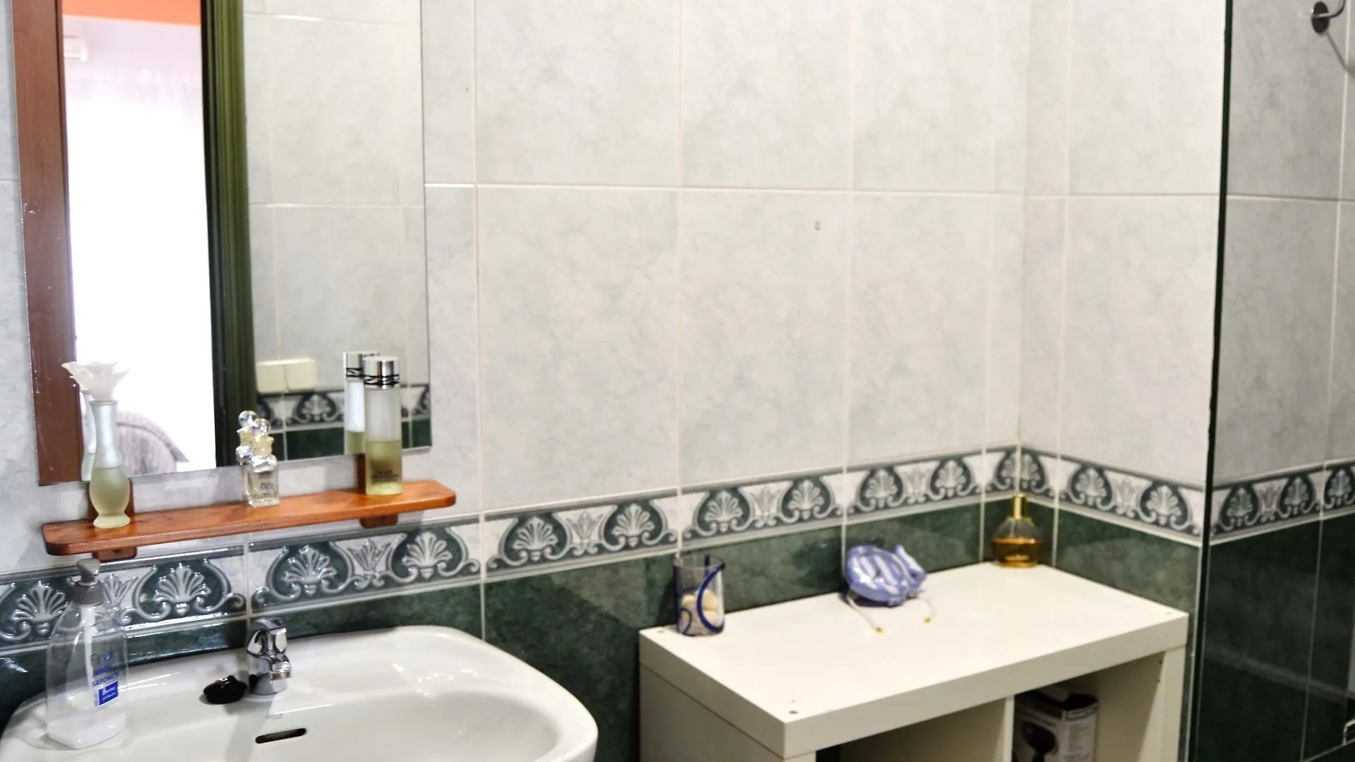 Apartamentos Marques De Guadiaro 1 Malaga Spain